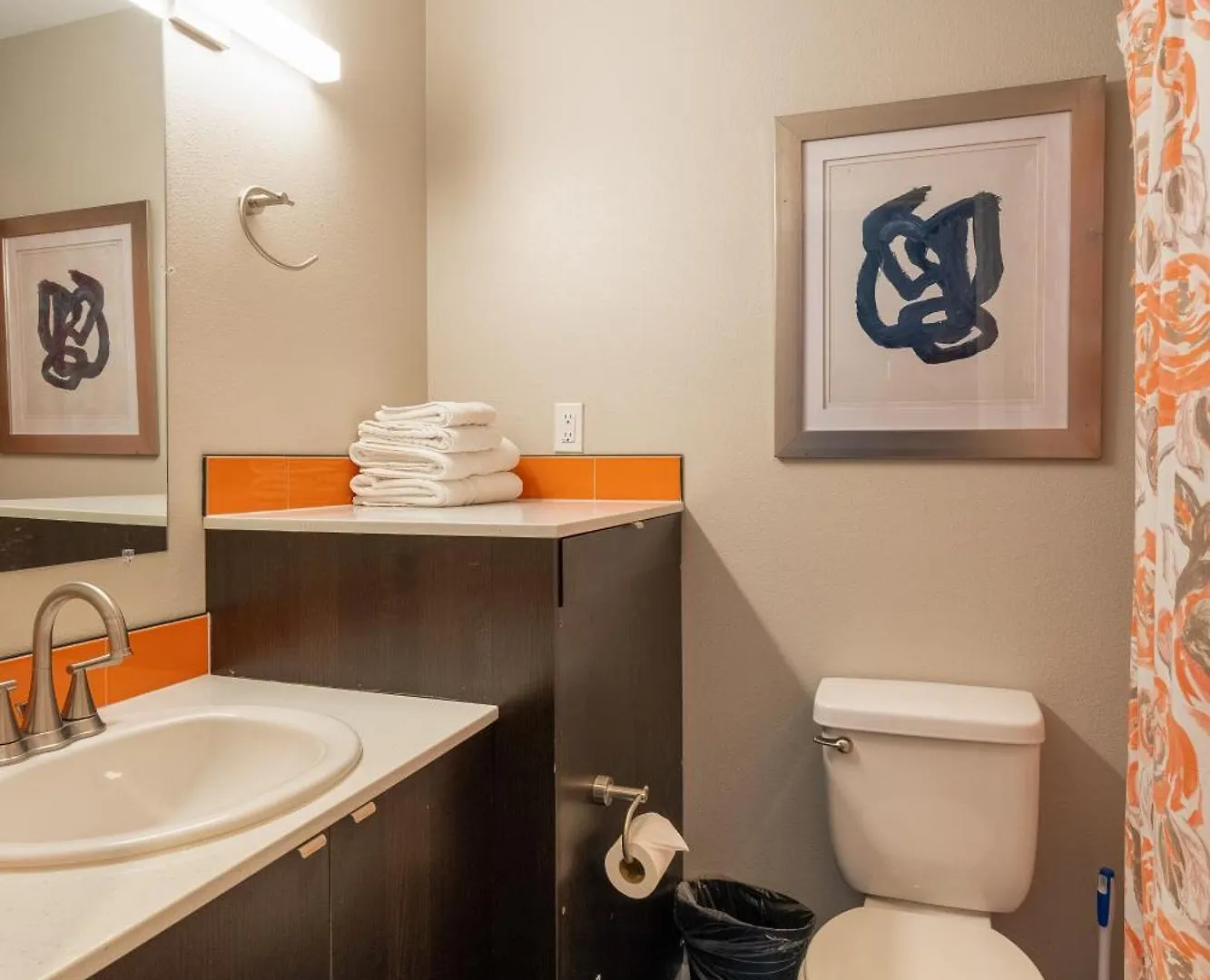 Retro Modern 1-Bedroom With 90 Walkscore Portland