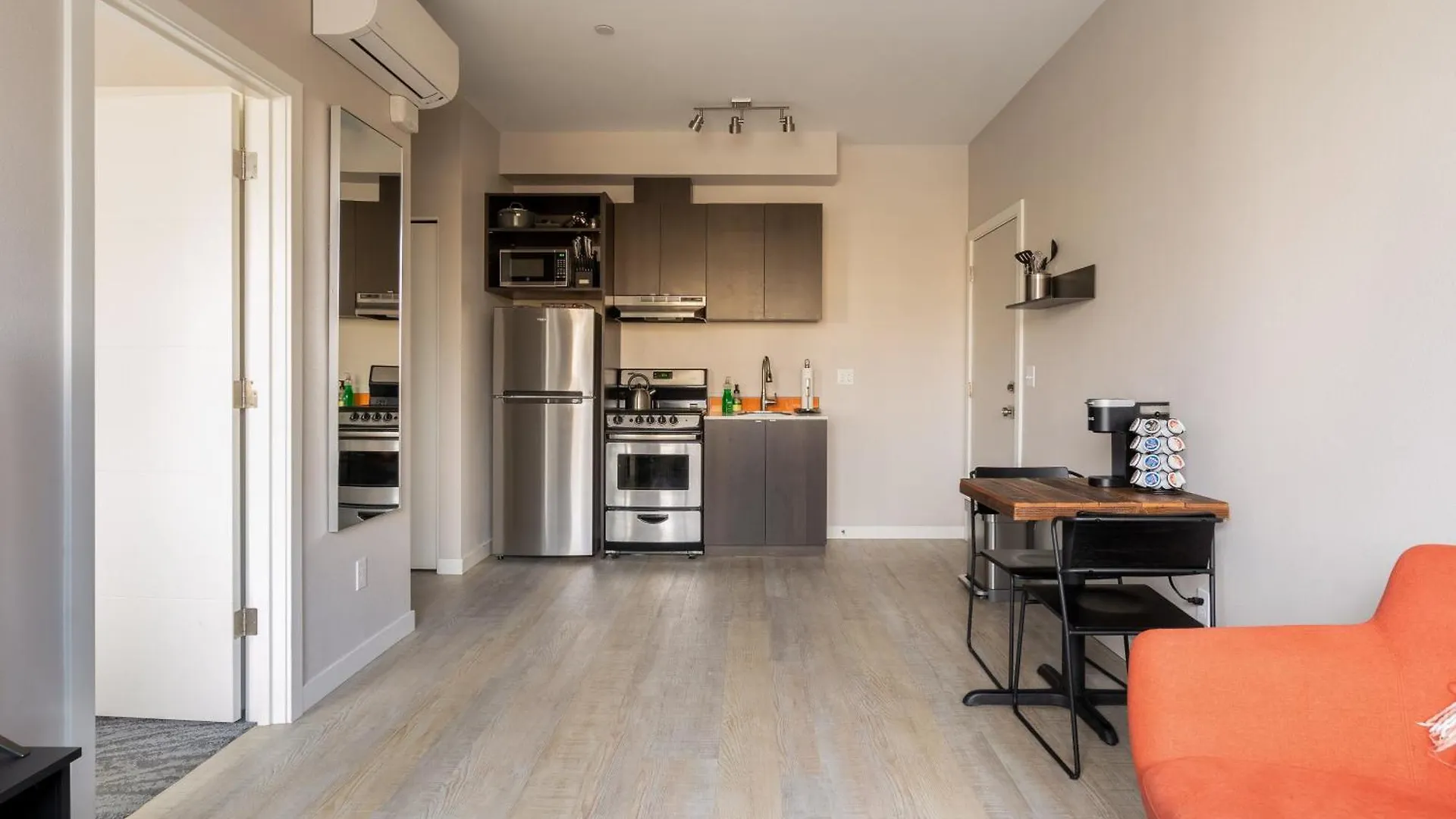 Retro Modern 1-Bedroom With 90 Walkscore Portland 0*,