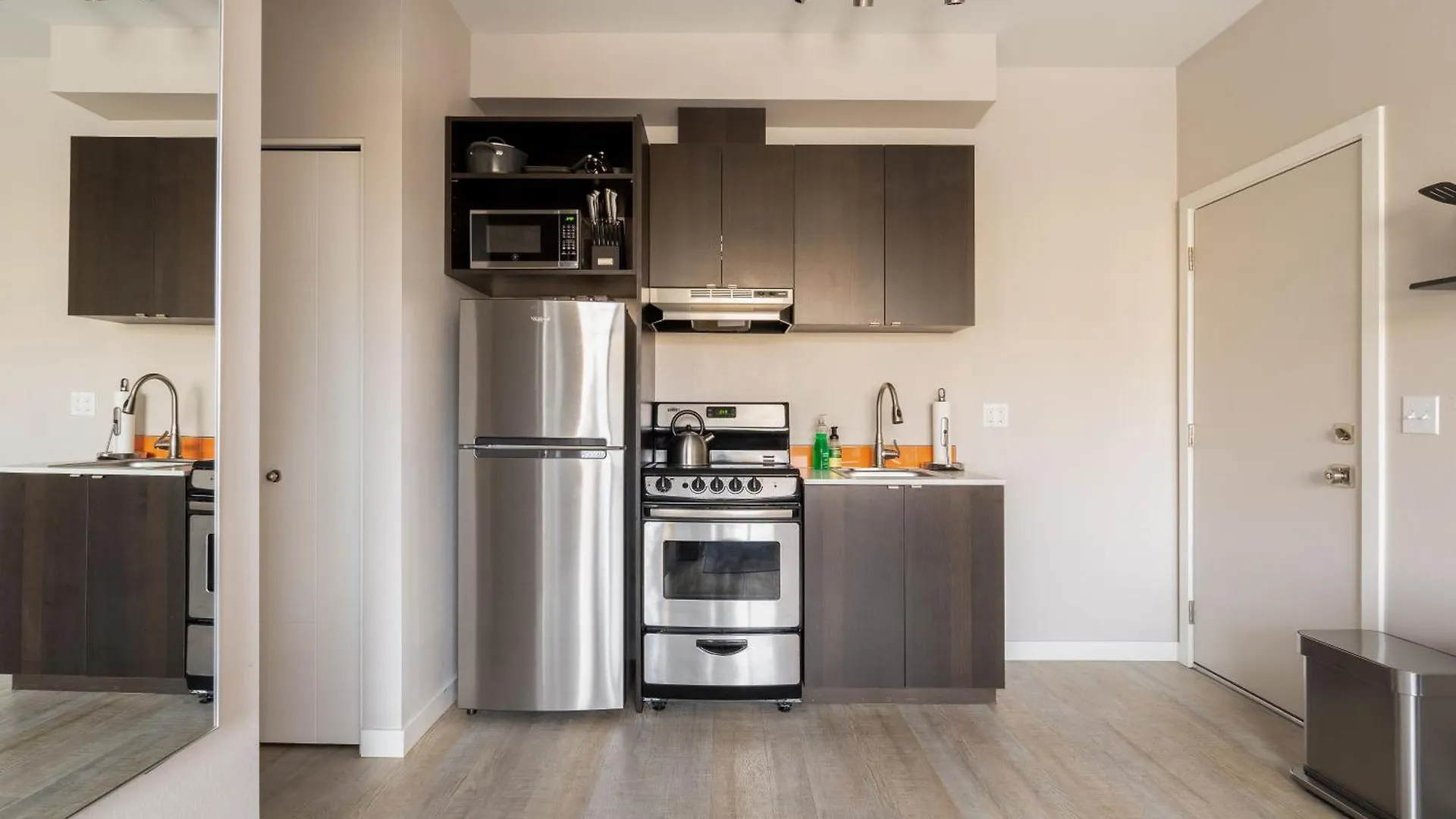 Retro Modern 1-Bedroom With 90 Walkscore Portland Apartman