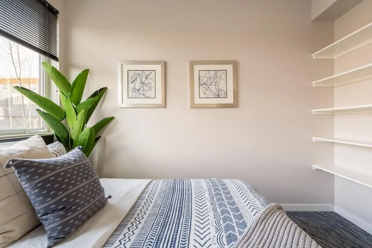 Apartment Retro Modern 1-Bedroom With 90 Walkscore Portland United States