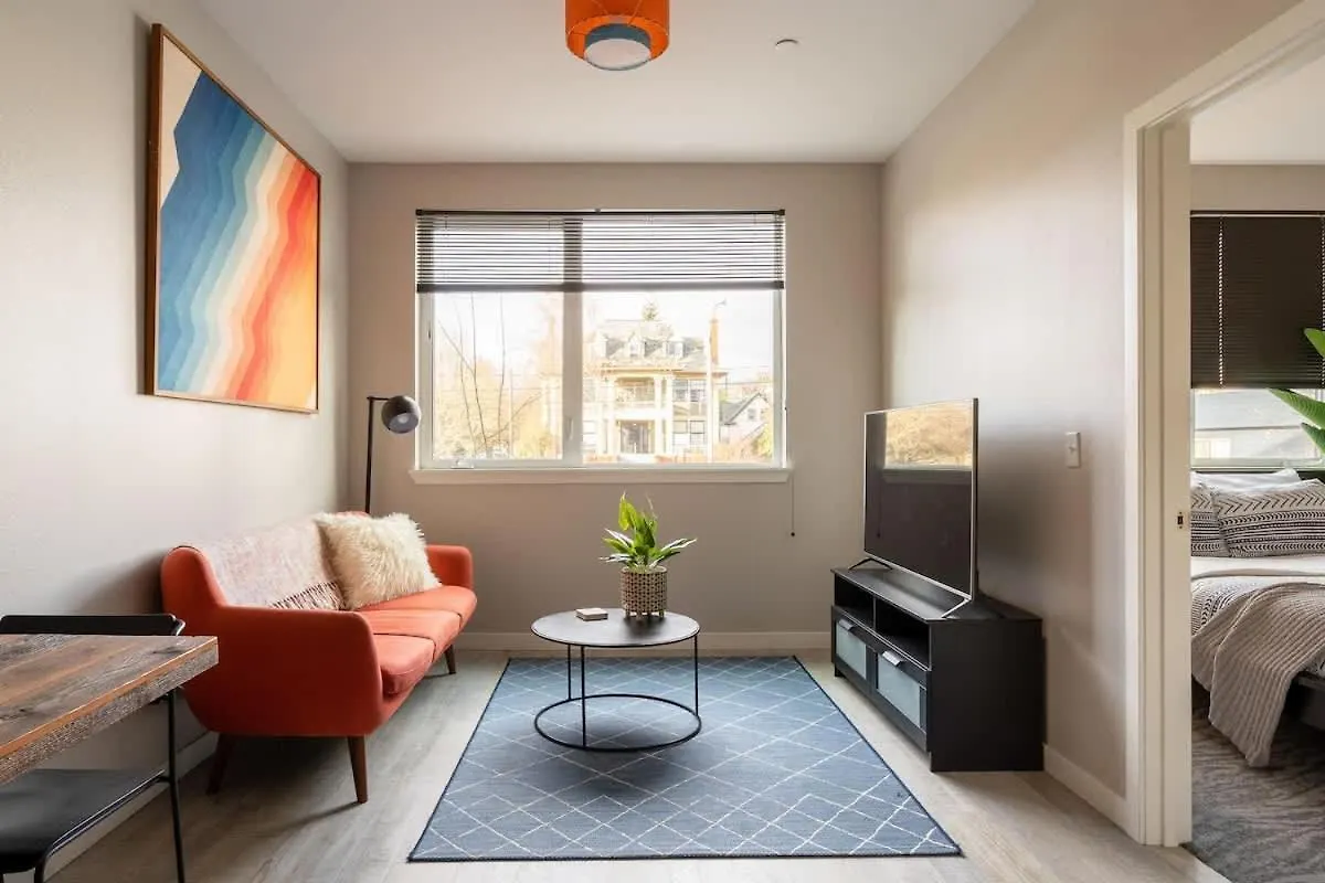 Retro Modern 1-Bedroom With 90 Walkscore Portland