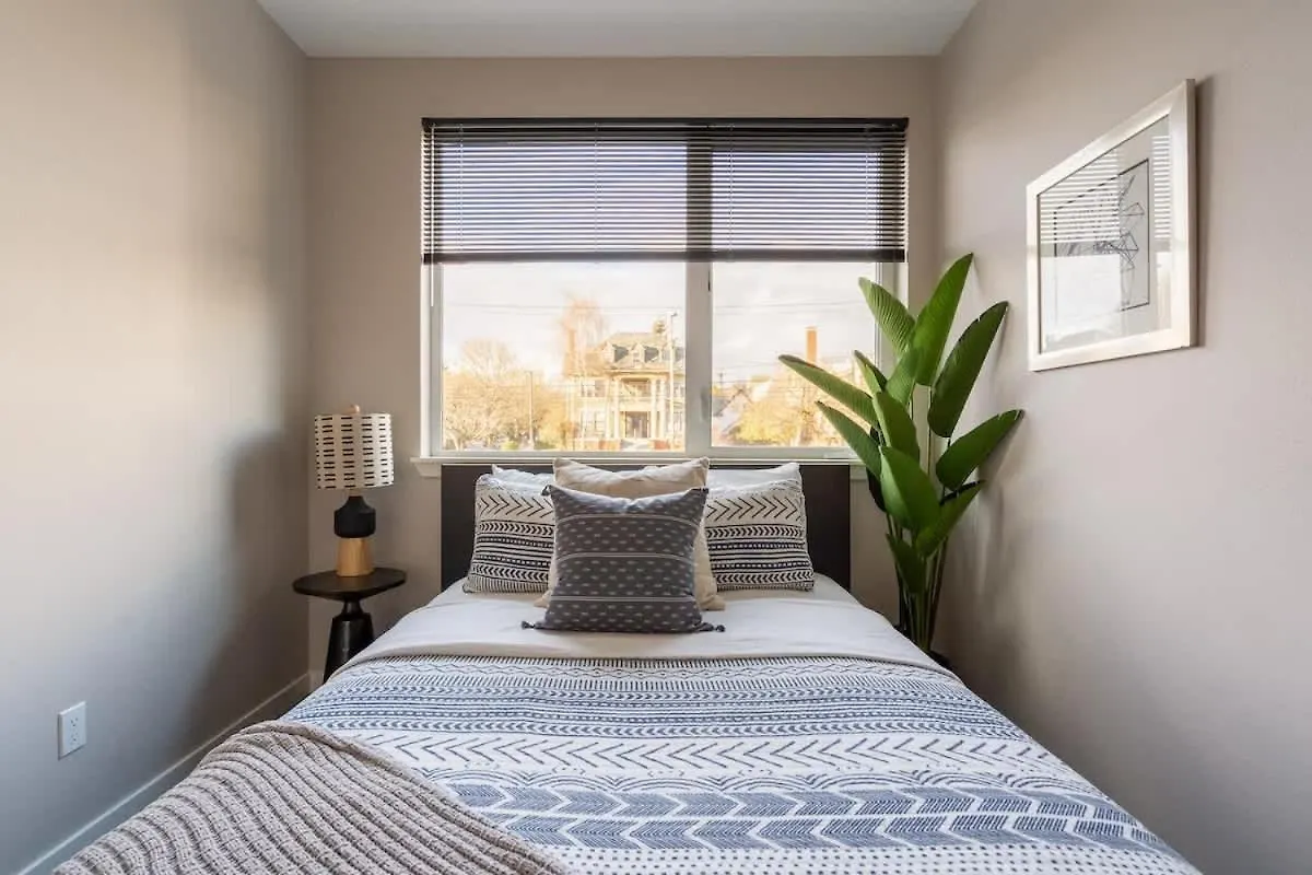 Retro Modern 1-Bedroom With 90 Walkscore Portland 0*,