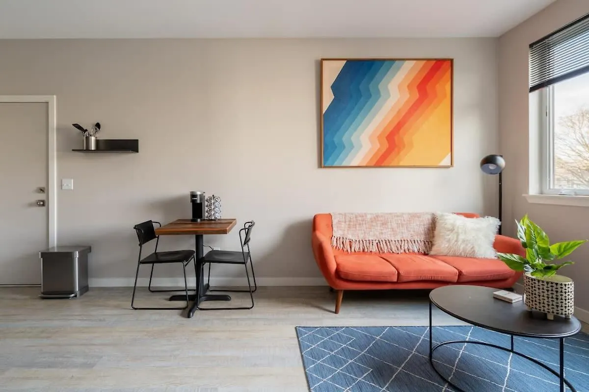 Retro Modern 1-Bedroom With 90 Walkscore Portland