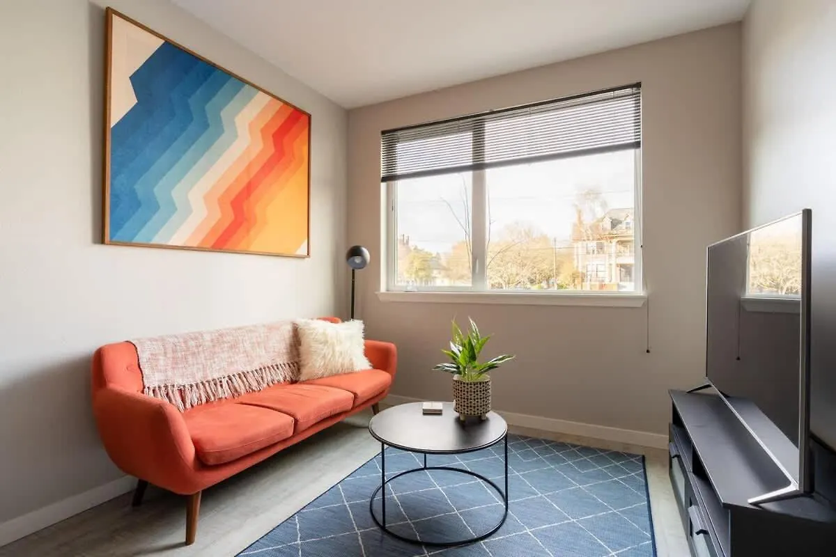 Retro Modern 1-Bedroom With 90 Walkscore Portland United States
